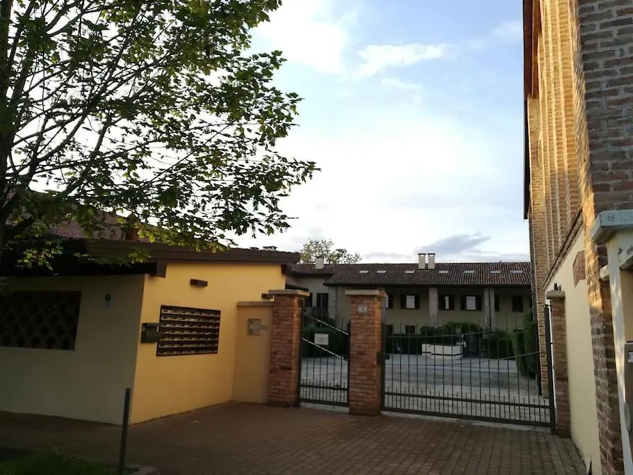 Accogliente Appartamento In Cascina Lombarda Segrate 0*,  Italia